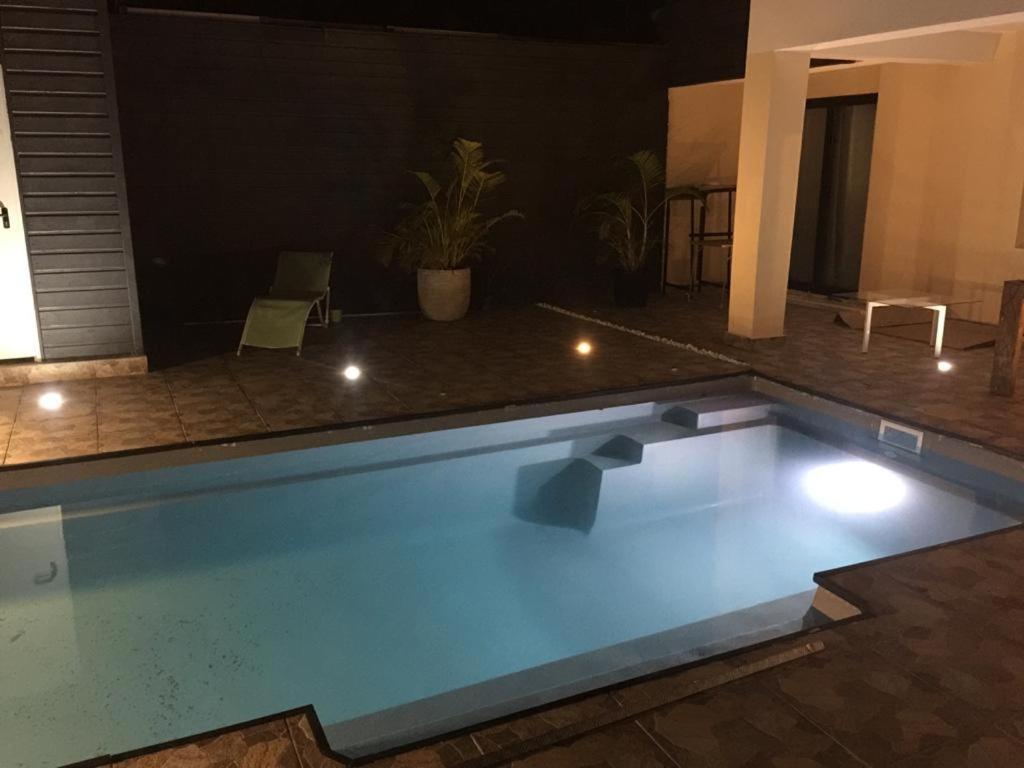 Nicole Residence Avec Piscine Chauffee & Jacuzzi Saint-Andre Ngoại thất bức ảnh