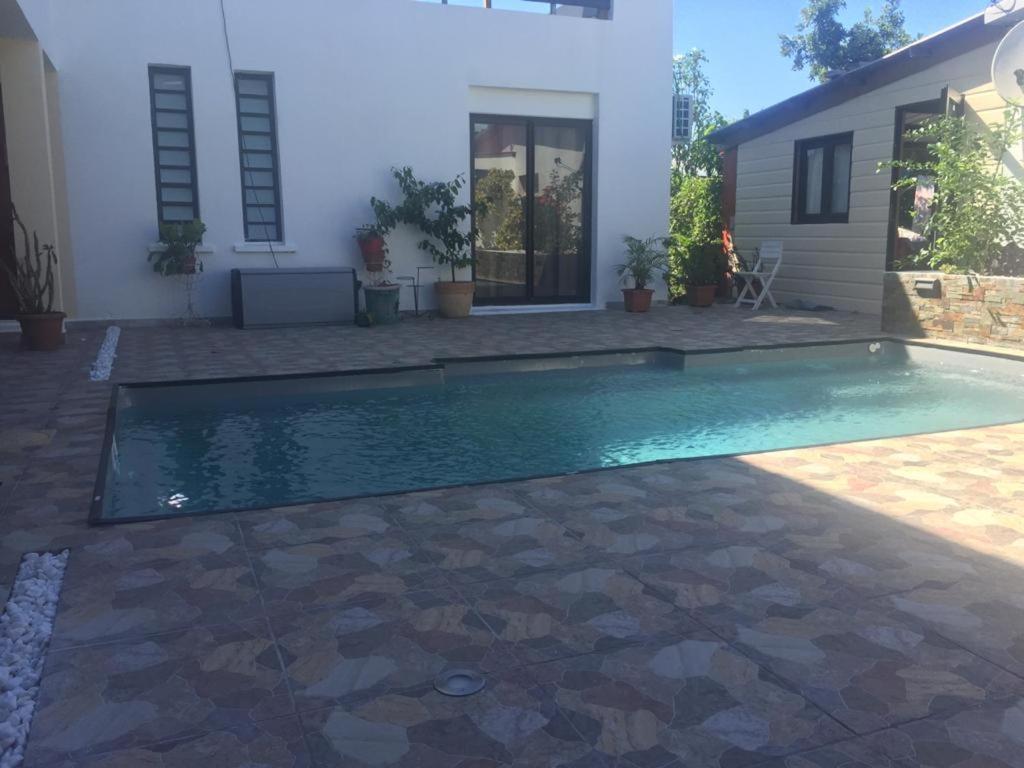 Nicole Residence Avec Piscine Chauffee & Jacuzzi Saint-Andre Ngoại thất bức ảnh