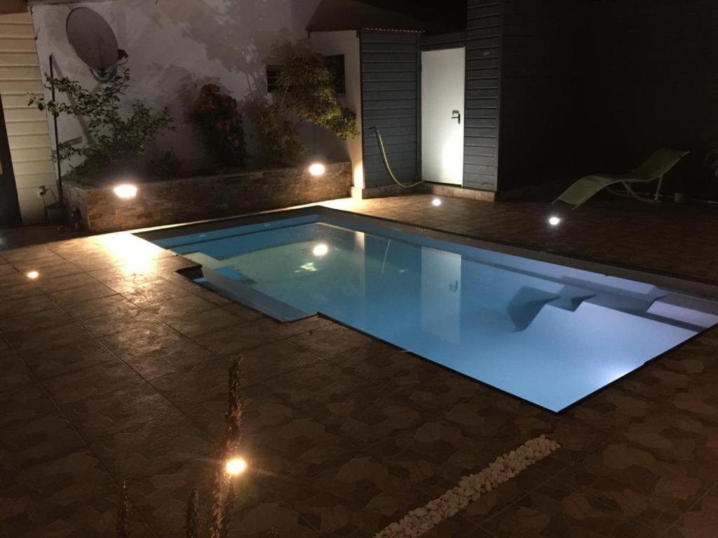 Nicole Residence Avec Piscine Chauffee & Jacuzzi Saint-Andre Ngoại thất bức ảnh
