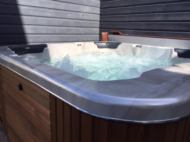 Nicole Residence Avec Piscine Chauffee & Jacuzzi Saint-Andre Ngoại thất bức ảnh