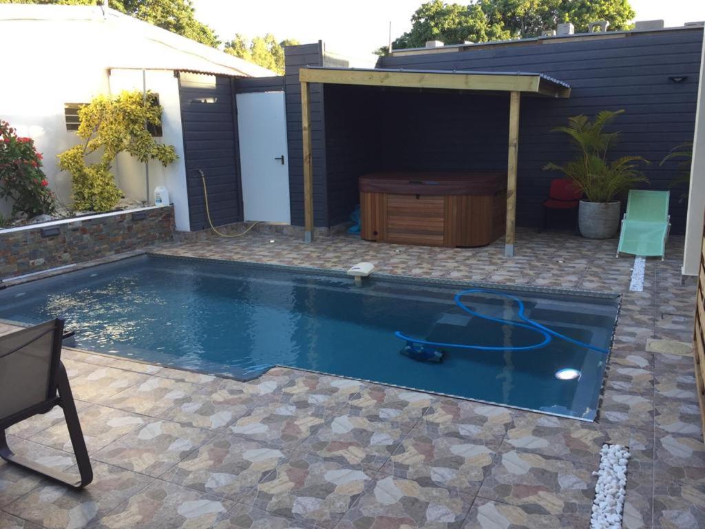 Nicole Residence Avec Piscine Chauffee & Jacuzzi Saint-Andre Ngoại thất bức ảnh