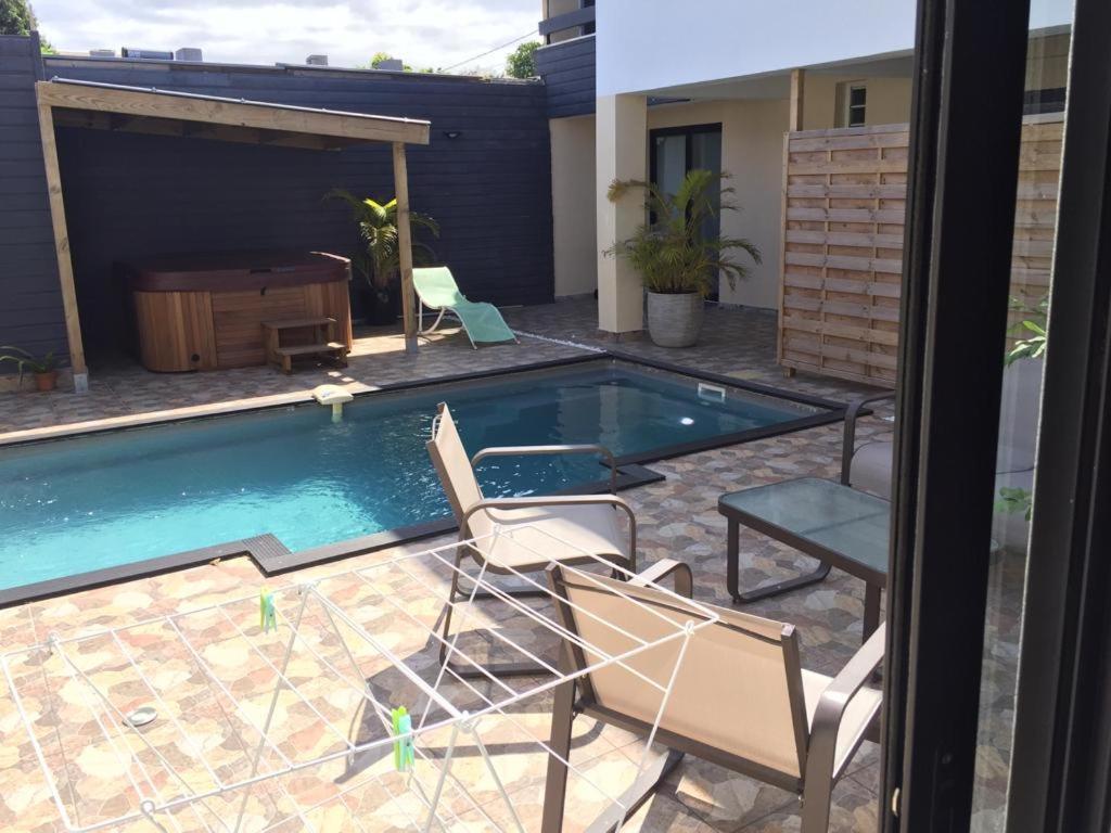 Nicole Residence Avec Piscine Chauffee & Jacuzzi Saint-Andre Ngoại thất bức ảnh