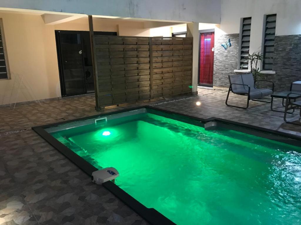 Nicole Residence Avec Piscine Chauffee & Jacuzzi Saint-Andre Ngoại thất bức ảnh